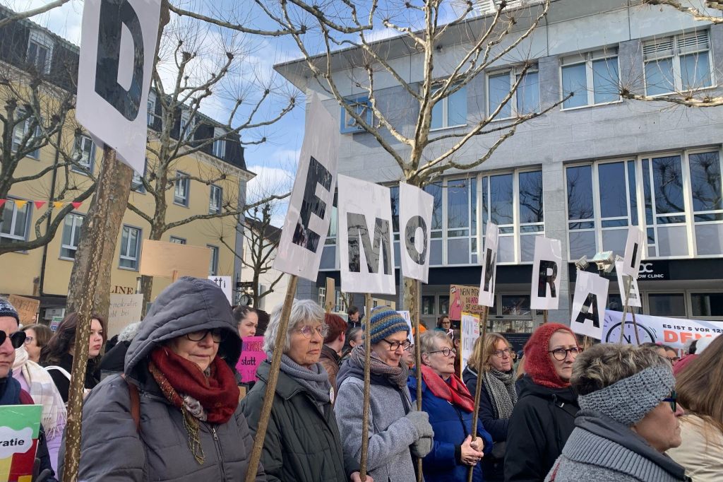 Rund 2300 Menschen demonstrieren in Lörrach gegen Rechtspopulismus