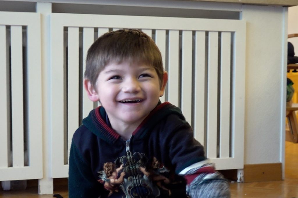 Aufmerksamkeit für seltene Krankheiten: Ein Leben mit dem Angelman-Syndrom