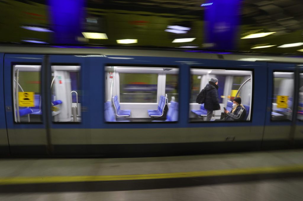Nach Schüssen: Polizei sucht Verdächtige in Brüsseler U-Bahn