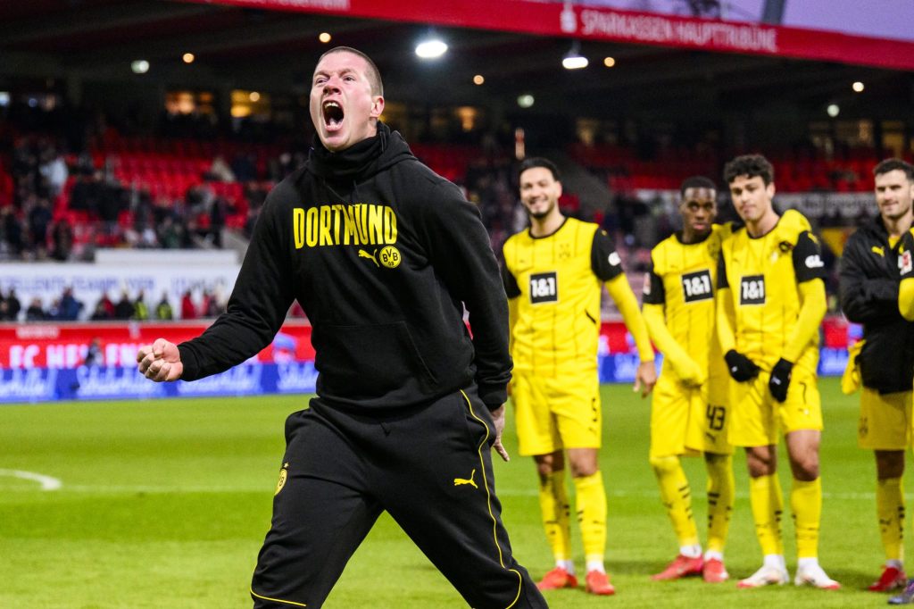 Bayern bleibt auf Kurs, Dortmund fängt sich