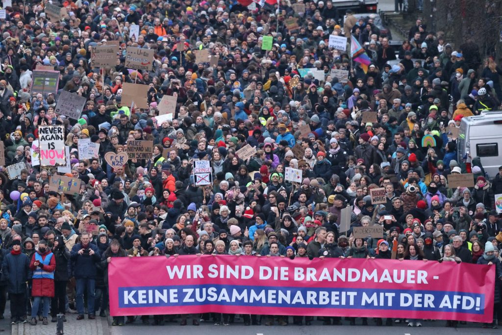 «Bunt statt braun» &#8211; Demonstrationen gegen AfD und CDU-Kurs