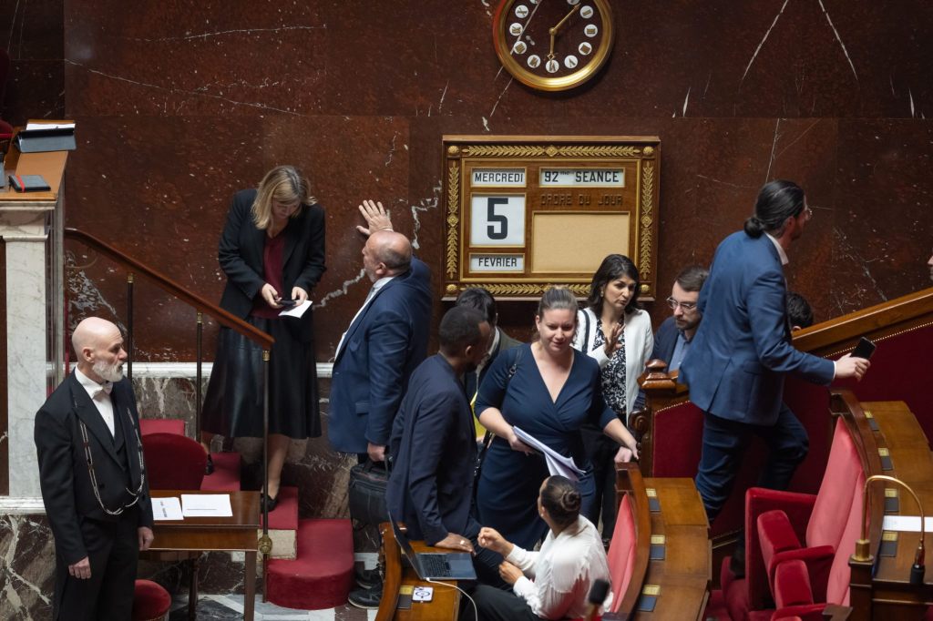 Frankreichs Regierung übersteht erneutes Misstrauensvotum
