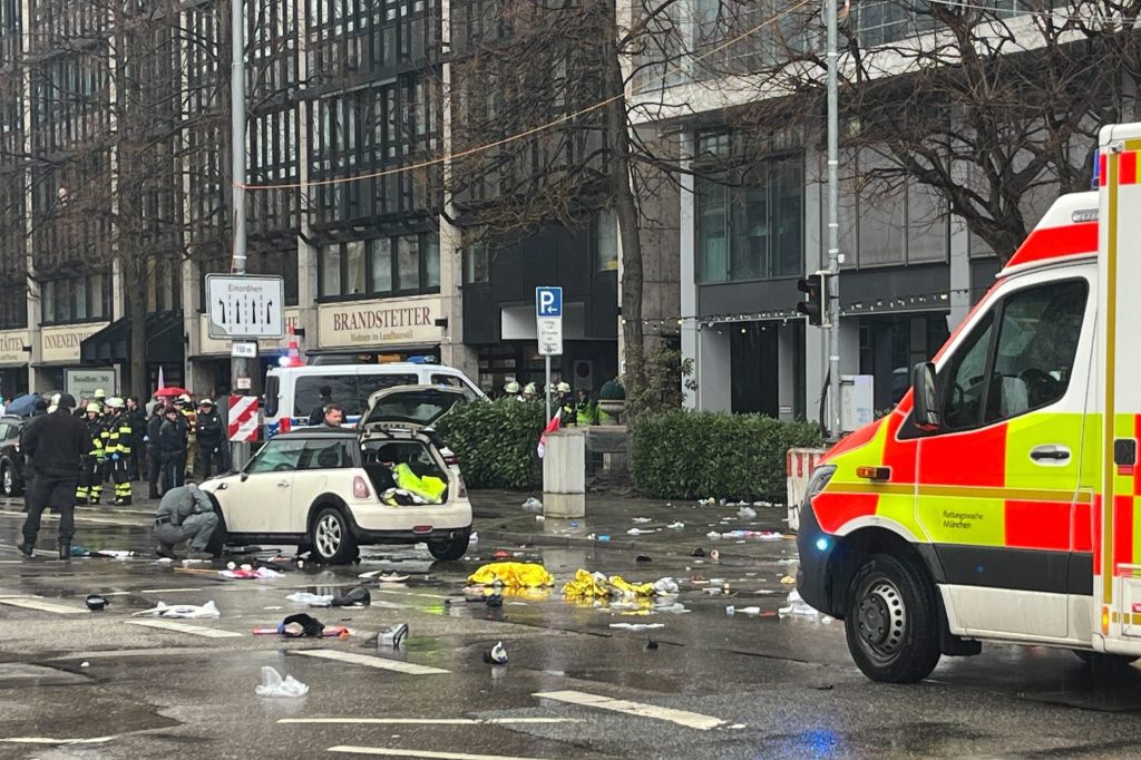 Auto fährt in München in Demo: Söder geht von Anschlag aus