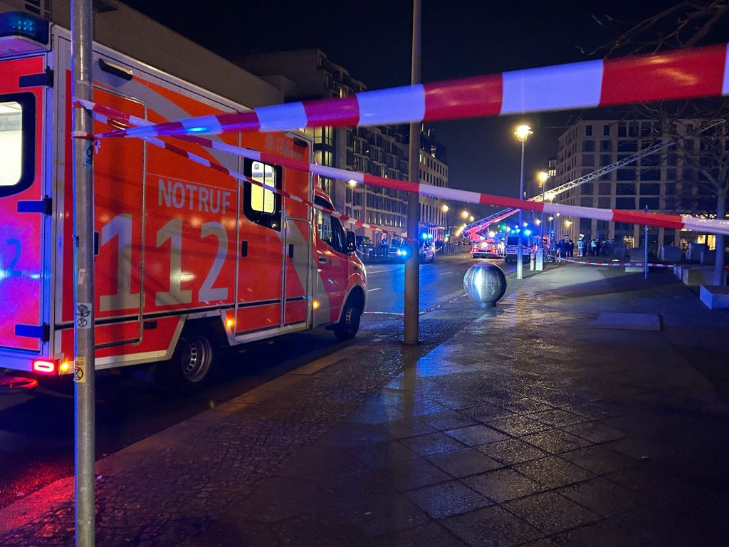 Mann am Holocaust-Denkmal in Berlin schwer verletzt