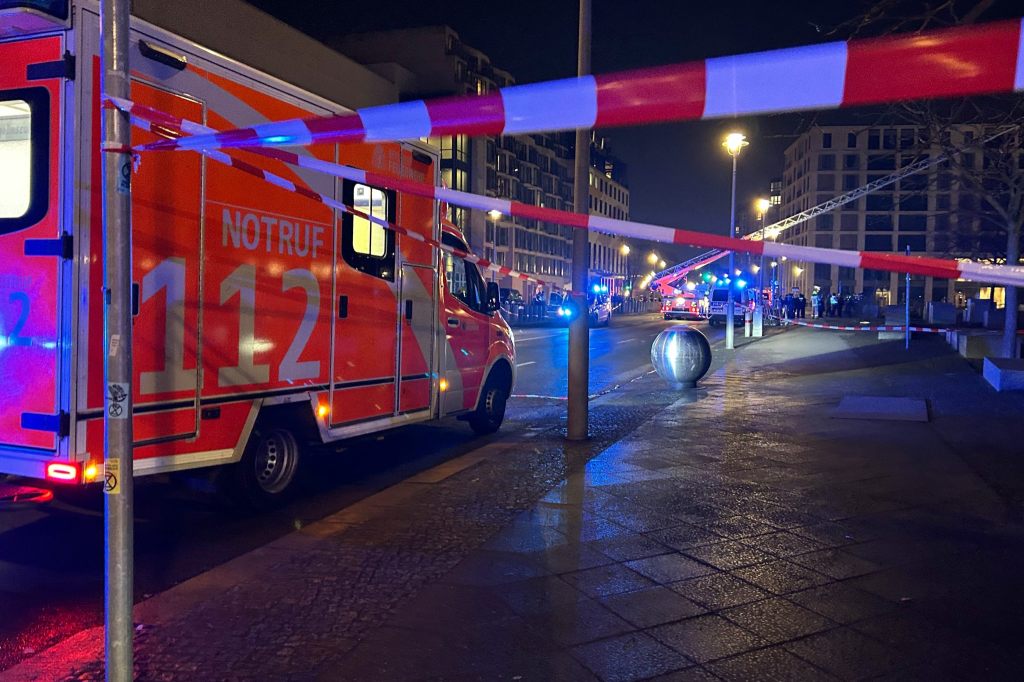 Mann am Holocaust-Denkmal in Berlin schwer verletzt
