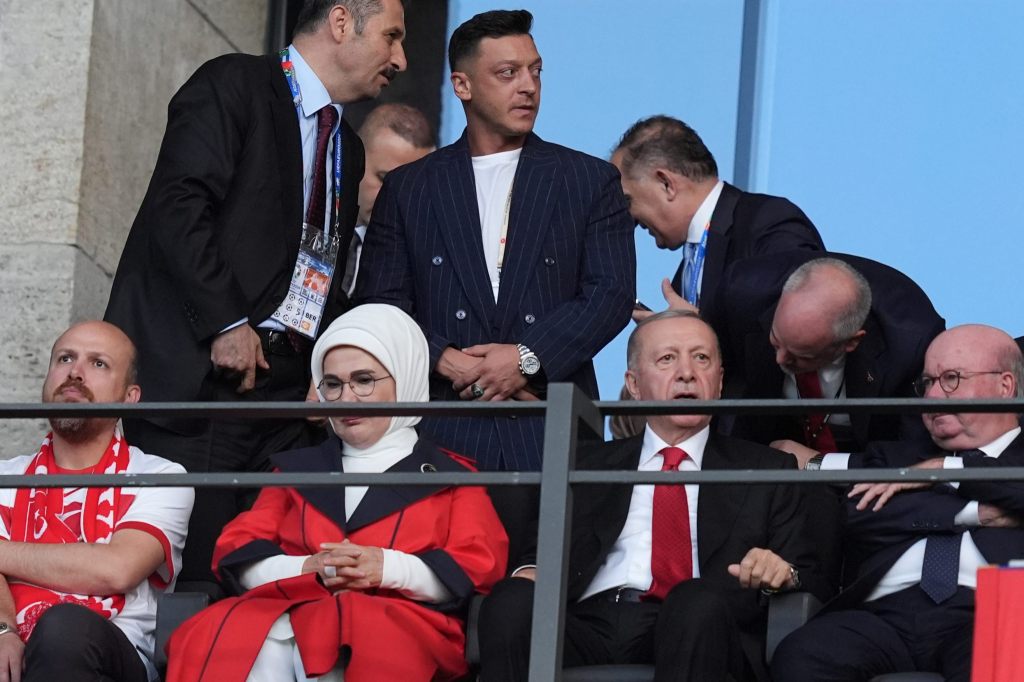 Ex-Fussballer Özil im Vorstand von Erdogans Partei
