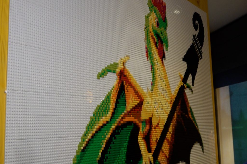 Basilisk aus Lego: Ausstellung im Spielzeug Welten Museum