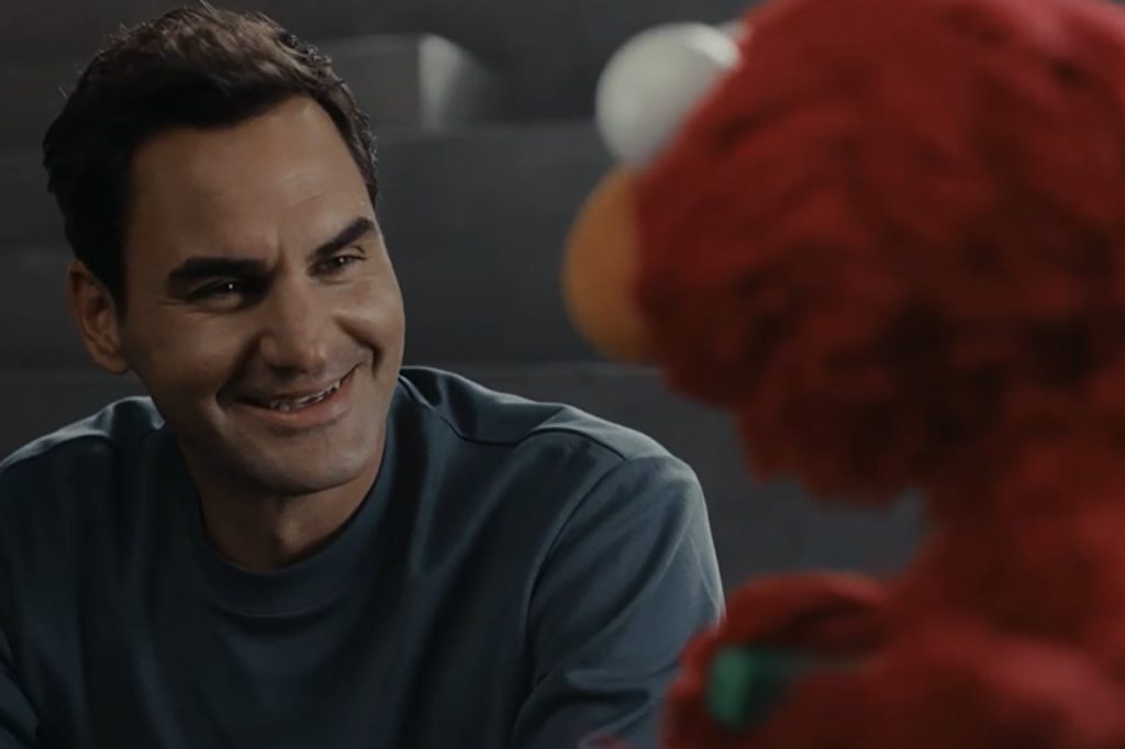 Roger Federer und On überraschen mit Elmo in Super-Bowl-Werbespot
