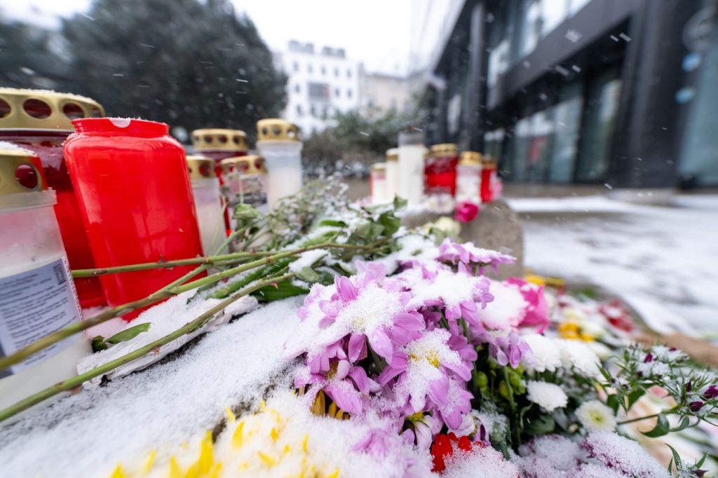München: Schwer verletzte Mutter und Kind sind gestorben