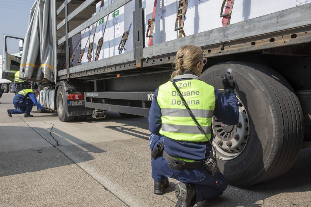 Gefahrguttransporten an der Basler Grenze weisen viele Mängel auf