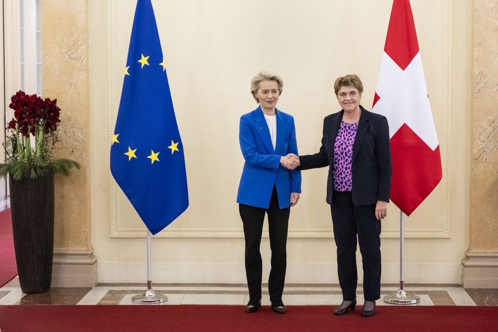 Mehrheit der Schweizer Bevölkerung will geregelte Beziehung mit EU