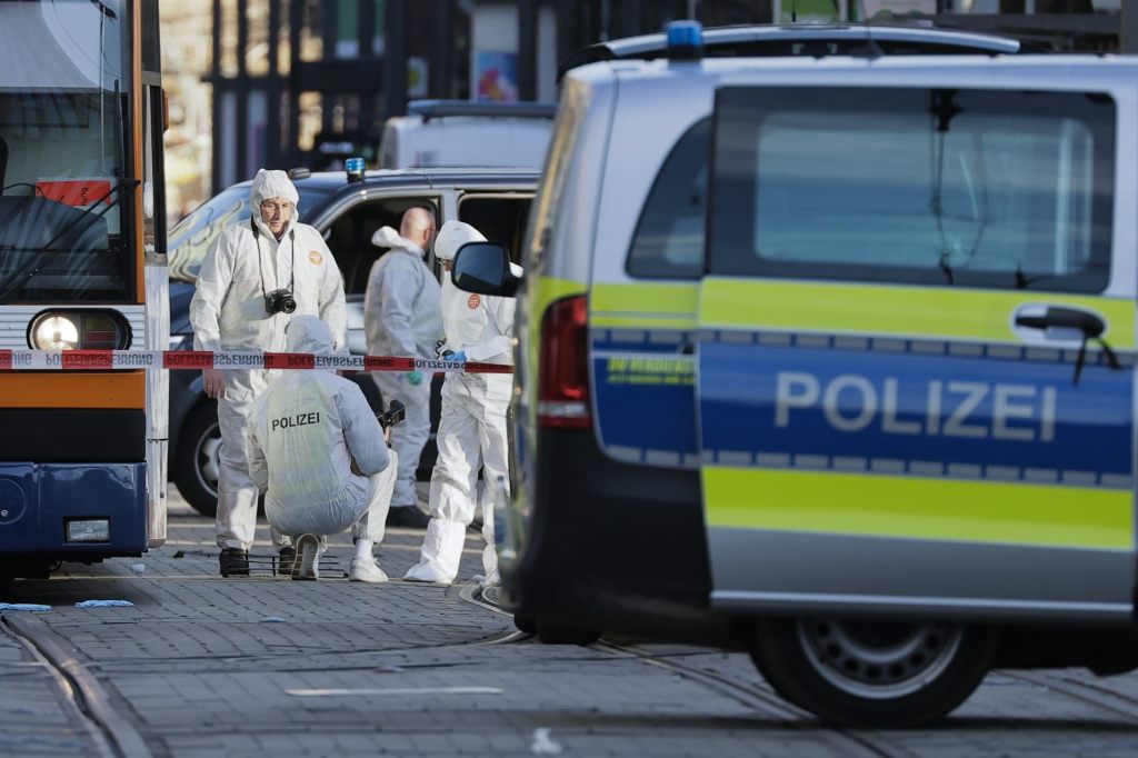 Auto fährt in Mannheim in Menschenmenge –  zwei Todesopfer