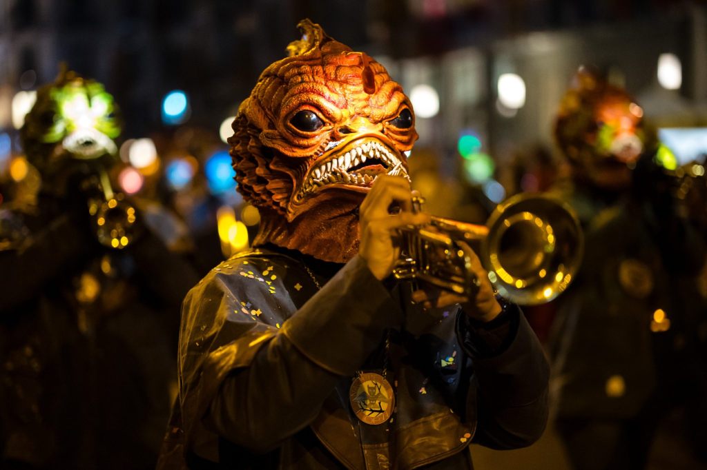 «Monstercorso» der Guuggenmusigen schliesst Luzerner Fasnacht ab