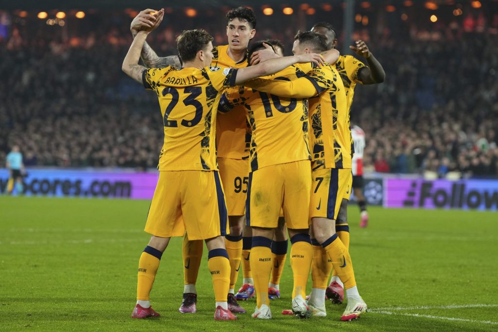 Inter mit einem Bein in den Viertelfinals