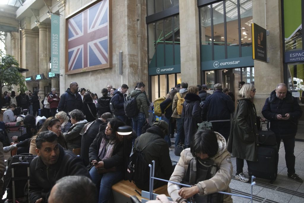 Nach Blindgängerfund: Züge am Pariser Gare du Nord stehen still