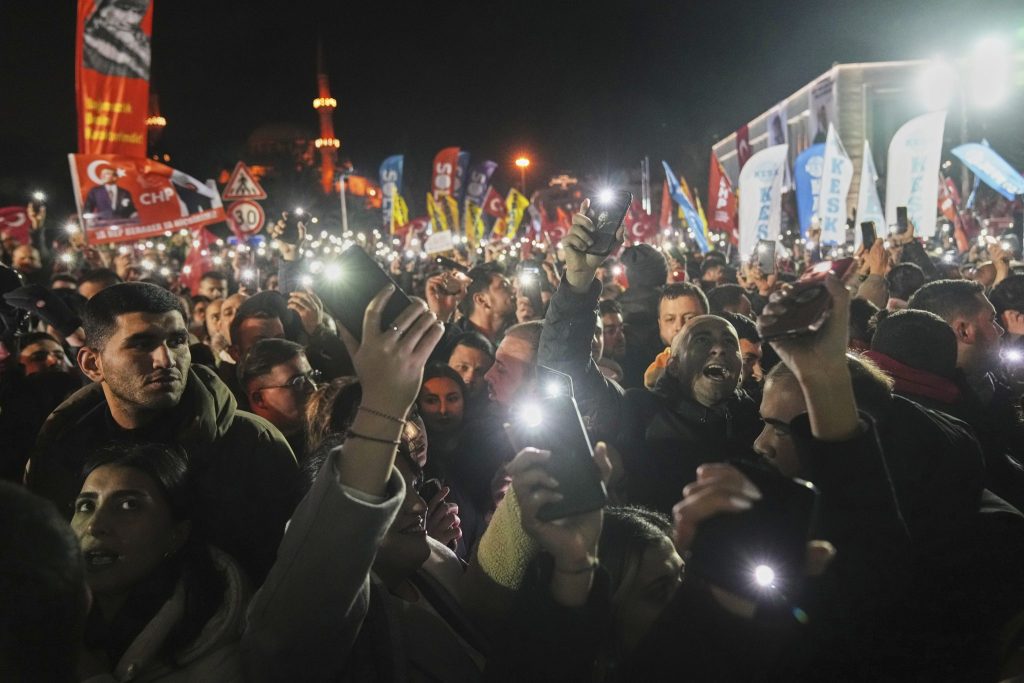 Tausende protestieren gegen Festnahme von Erdogan-Rivale