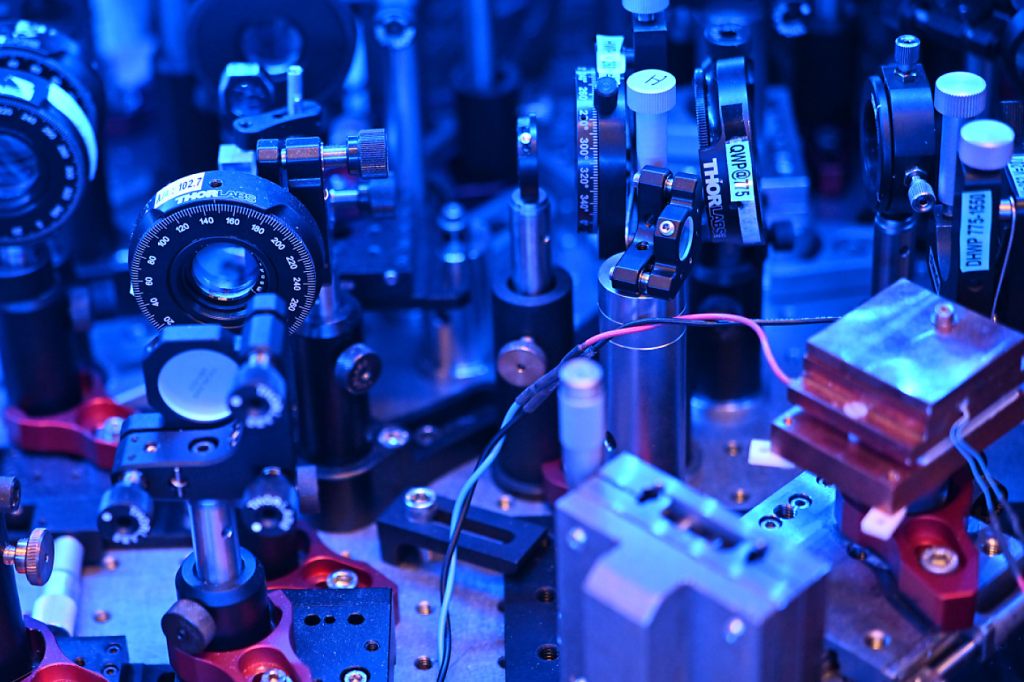 Uni Basel und Bern verknüpfen sich für die Zukunft von Quantensystemen