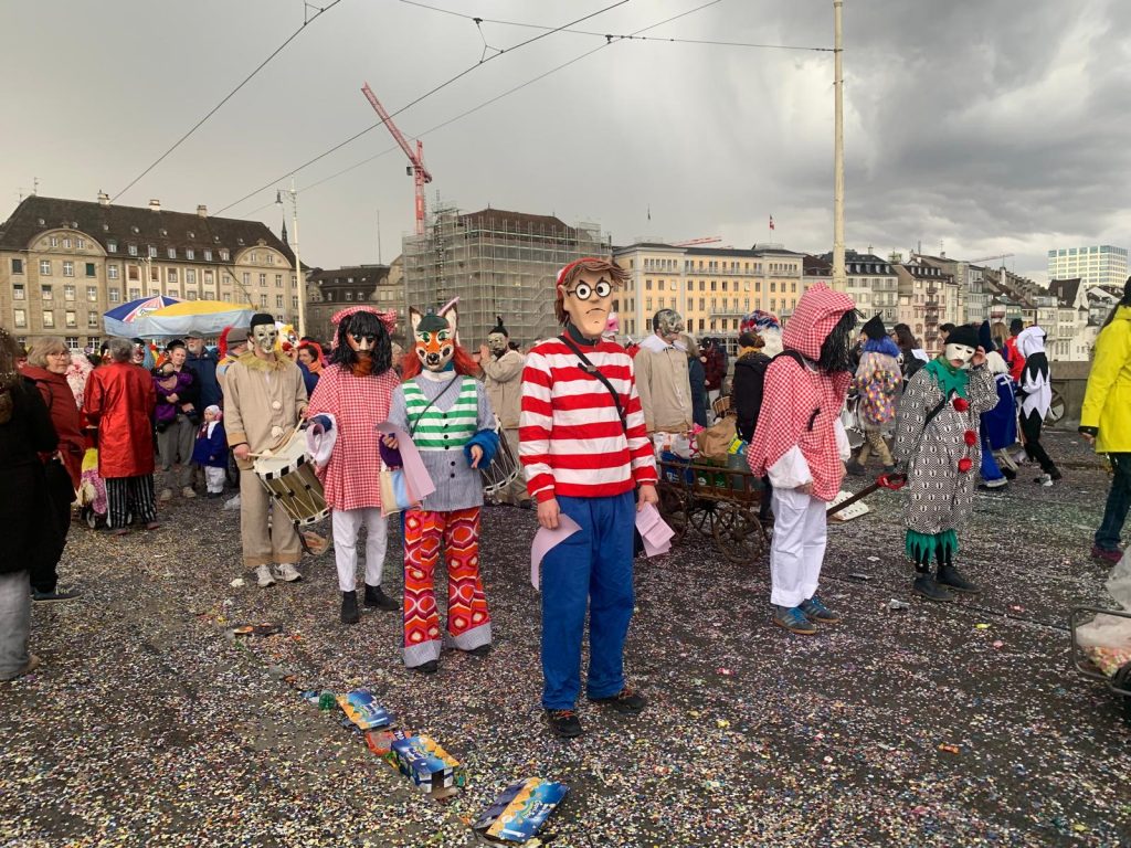 Für alle, die noch nicht genug haben: D&#8217;Fasnacht uss Schyssdräggziigli-Sicht