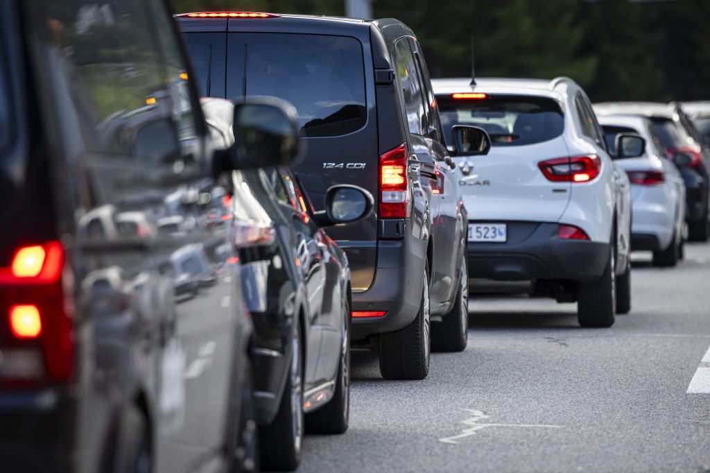 11 Kilometer Stau vor dem Gotthard Nordportal