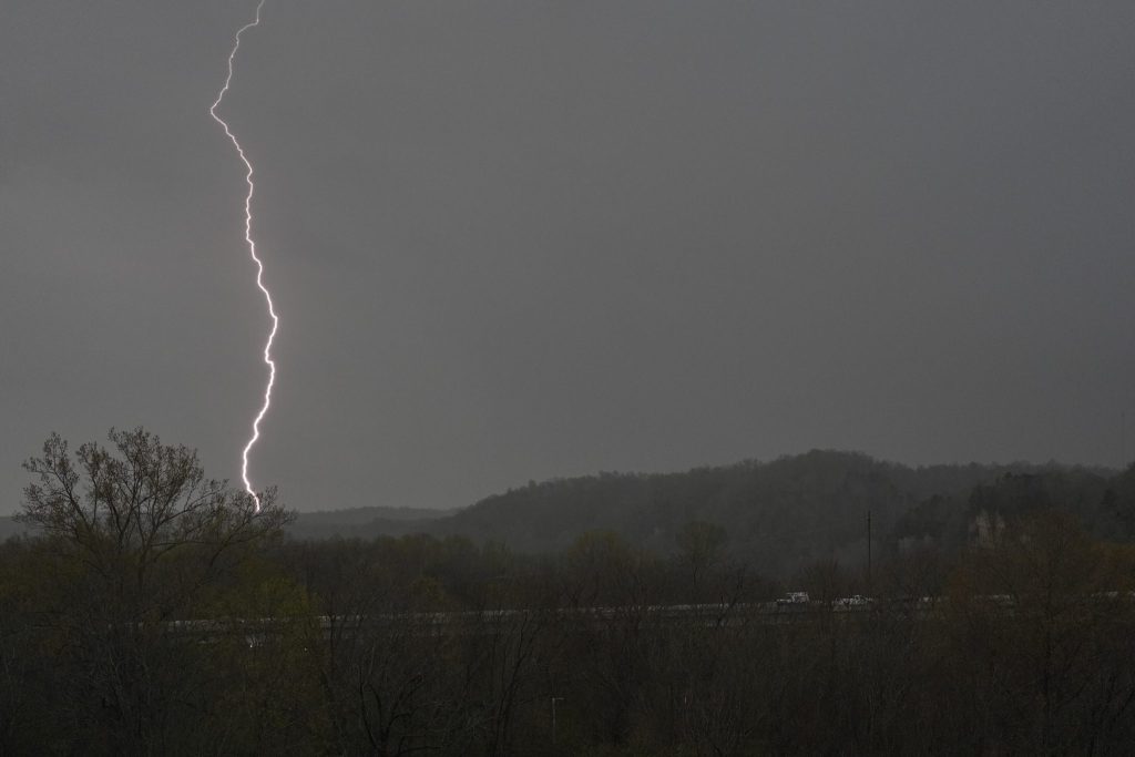 Tornados und Regen bringen Zerstörung und Tod