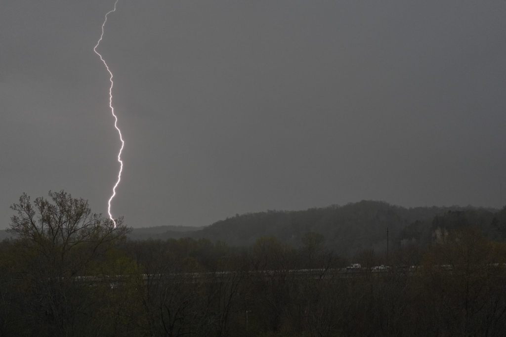 Tornados und Regen bringen Zerstörung und Tod