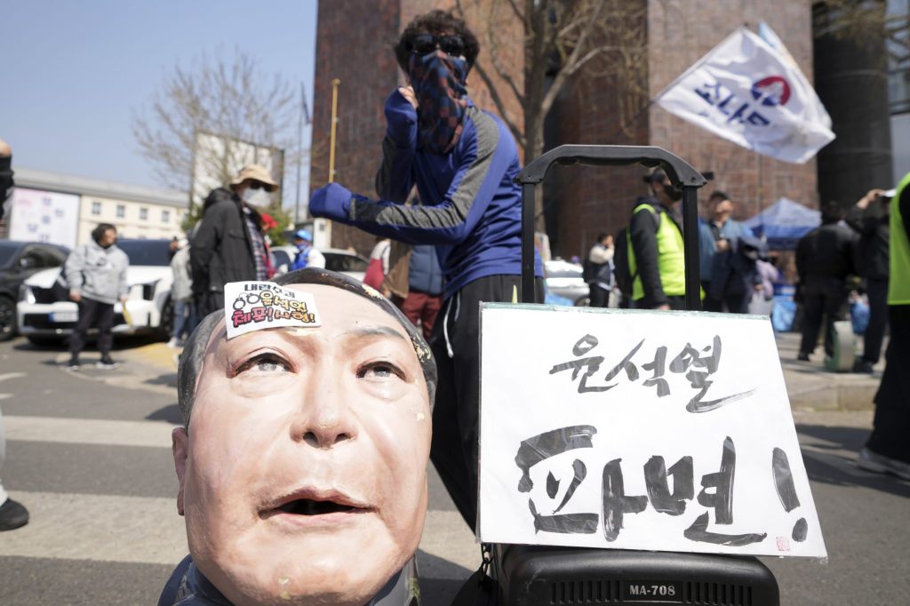 Südkoreas Präsident des Amtes enthoben: Bald folgt Neuwahl