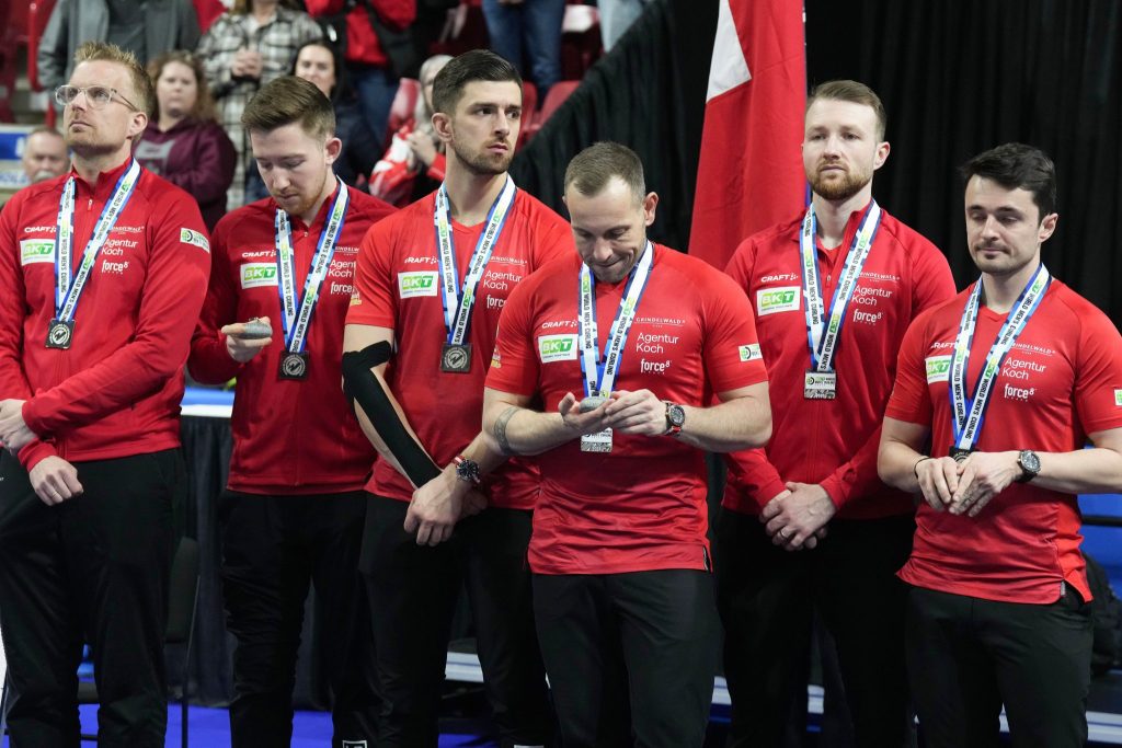 Die Schweizer Curler holen bei der WM Silber