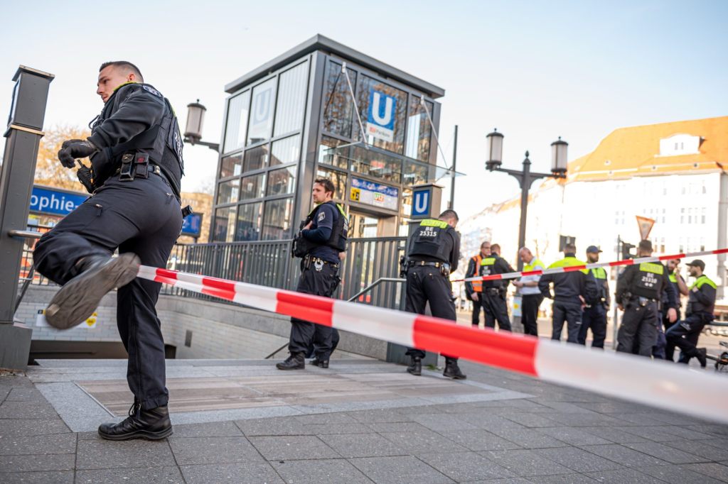 Polizeischüsse nach tödlicher Messerattacke in U-Bahnhof