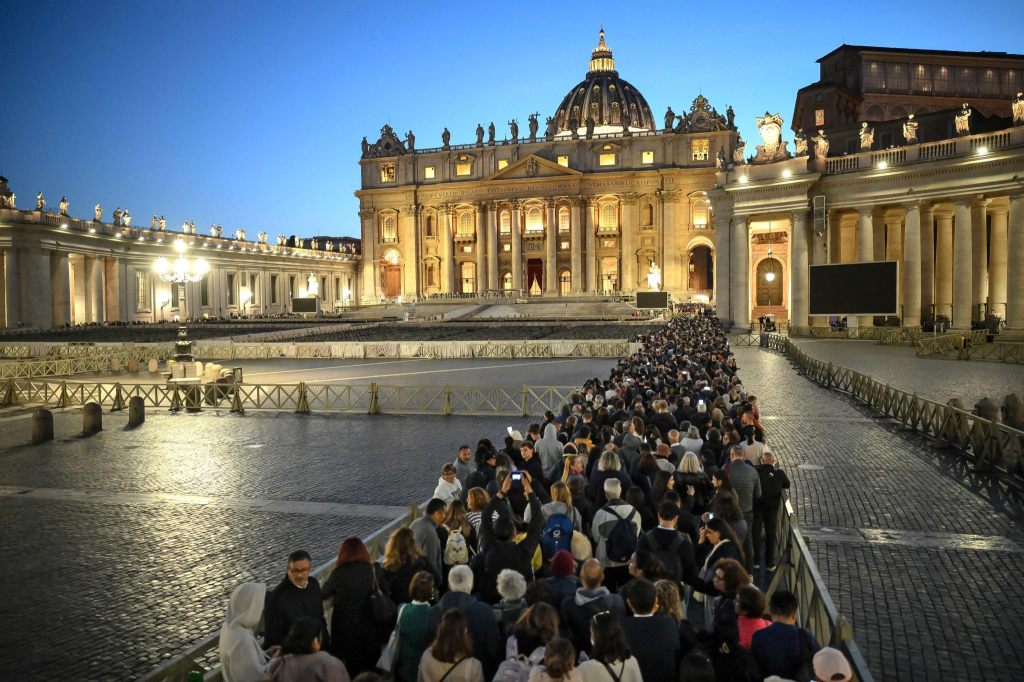 Andrang ohne Ende: 100’000 Menschen vor dem Petersdom