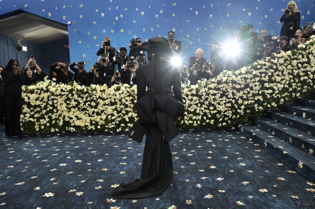 Stars feiern Schneiderkunst bei Met-Gala