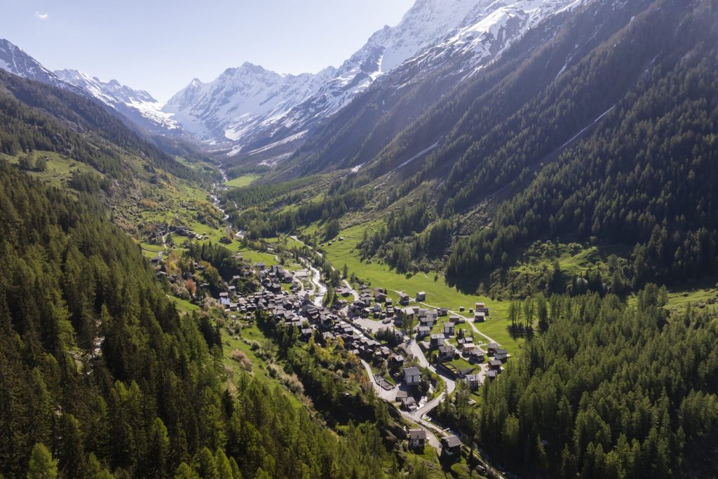 Blatten (VS) muss wegen Bergsturzgefahr  evakuiert werden
