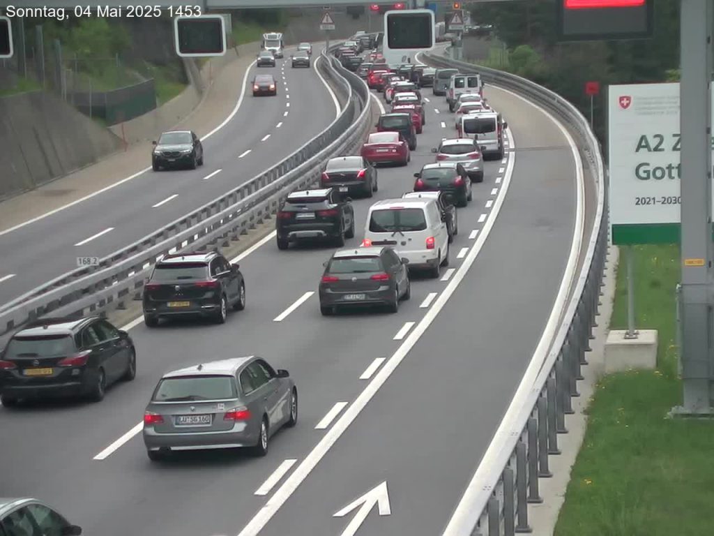 14 Kilometer Stau am Gotthard-Südportal
