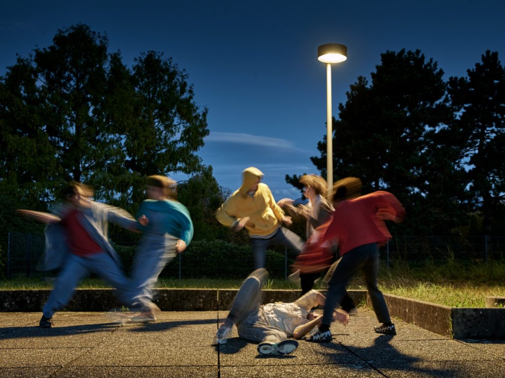 Weniger schwere Gewalt unter Kindern und Jugendlichen
