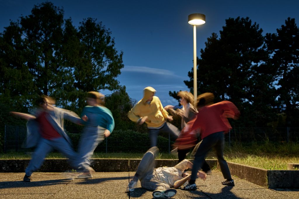 Weniger schwere Gewalt unter Kindern und Jugendlichen
