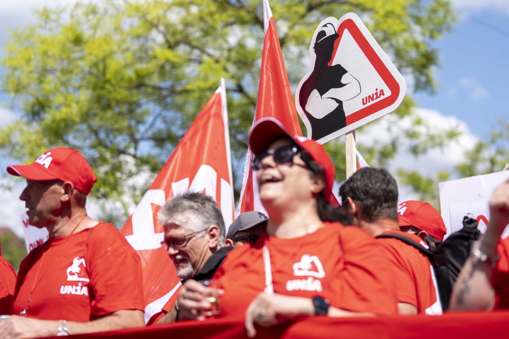 Tausende Bauarbeiter demonstrieren in Zürich