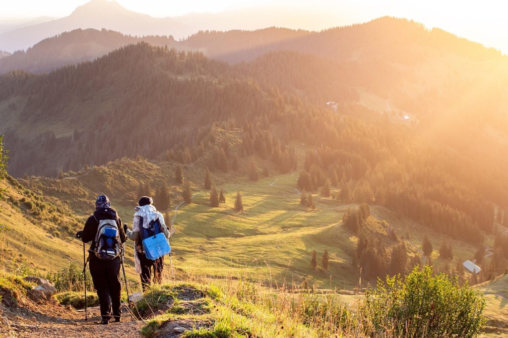 Behörden sperren im Wallis zwei Wanderwege nach Felssturz