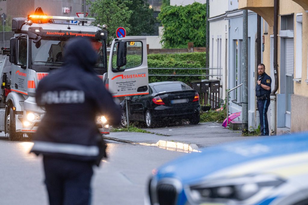 Mit dem Auto in die eigene Familie: Vater in U-Haft