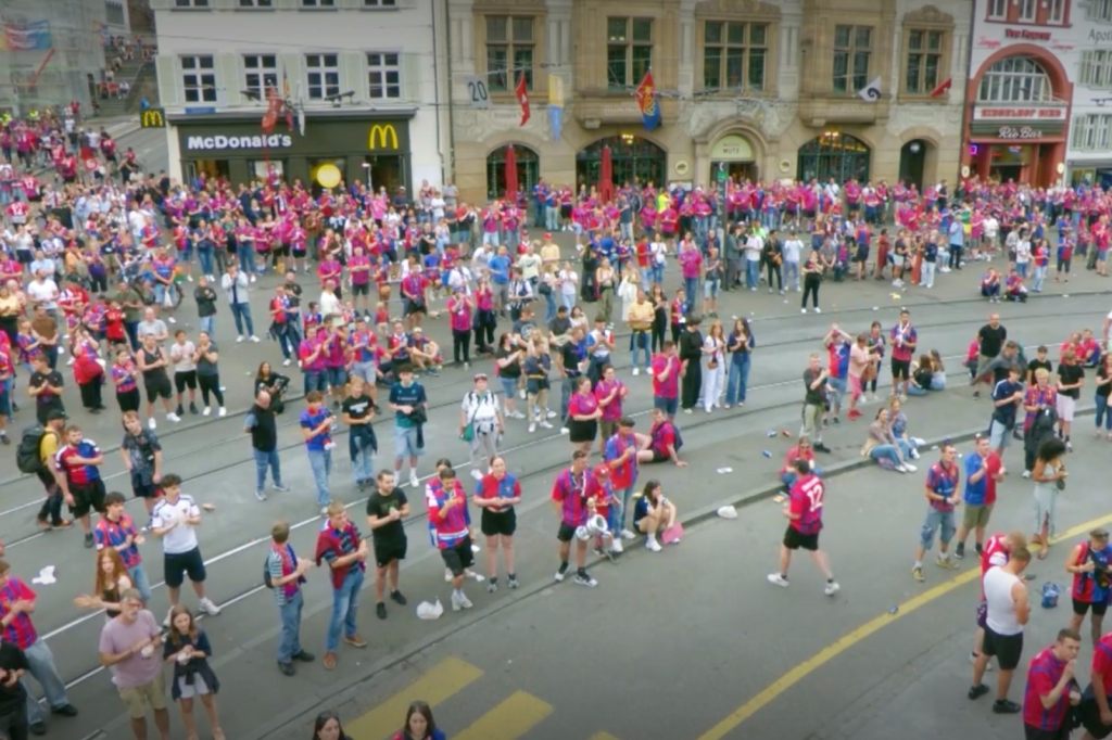 Cupfeier auf Barfi abgesagt: FCB-Fan wurde von Zug erfasst