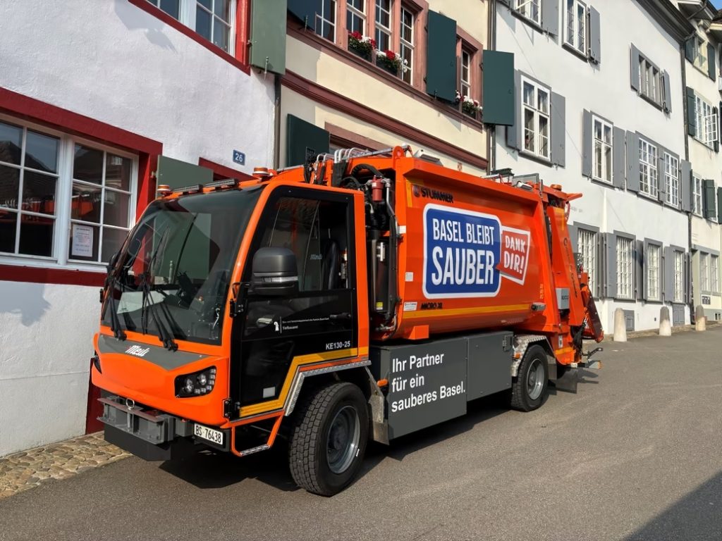 Tiefbauamt setzt auf Elektromobilität: Neues E-Kehrichtfahrzeug im Einsatz