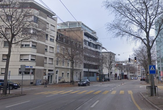 Polizei findet getöteten Mann in Wohnung am Riehenring