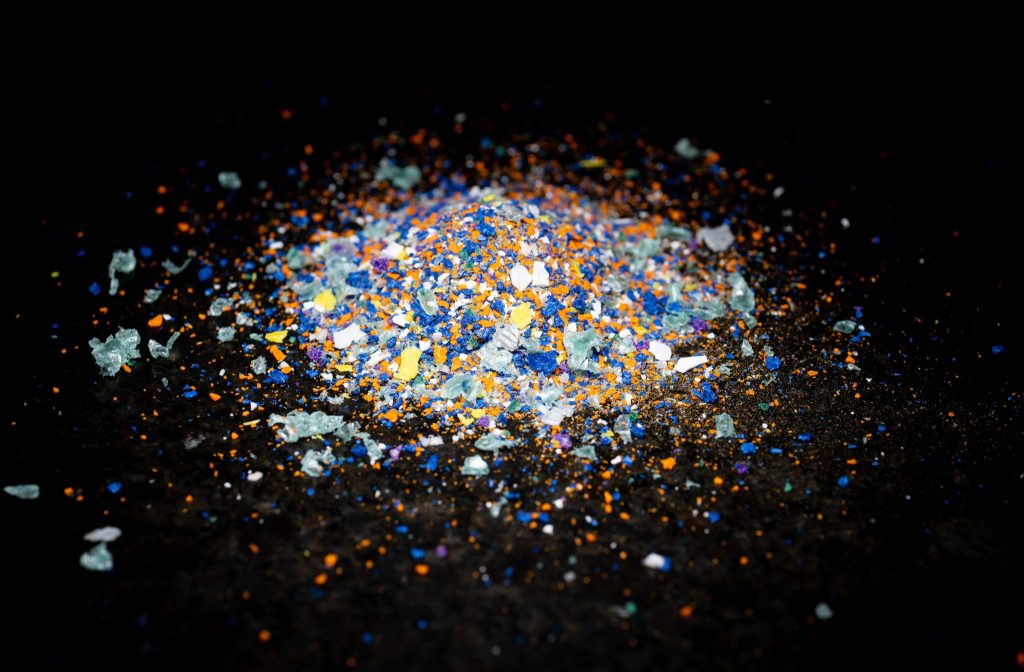 Menschen atmen deutlich mehr Mikroplastik ein als bisher angenommen