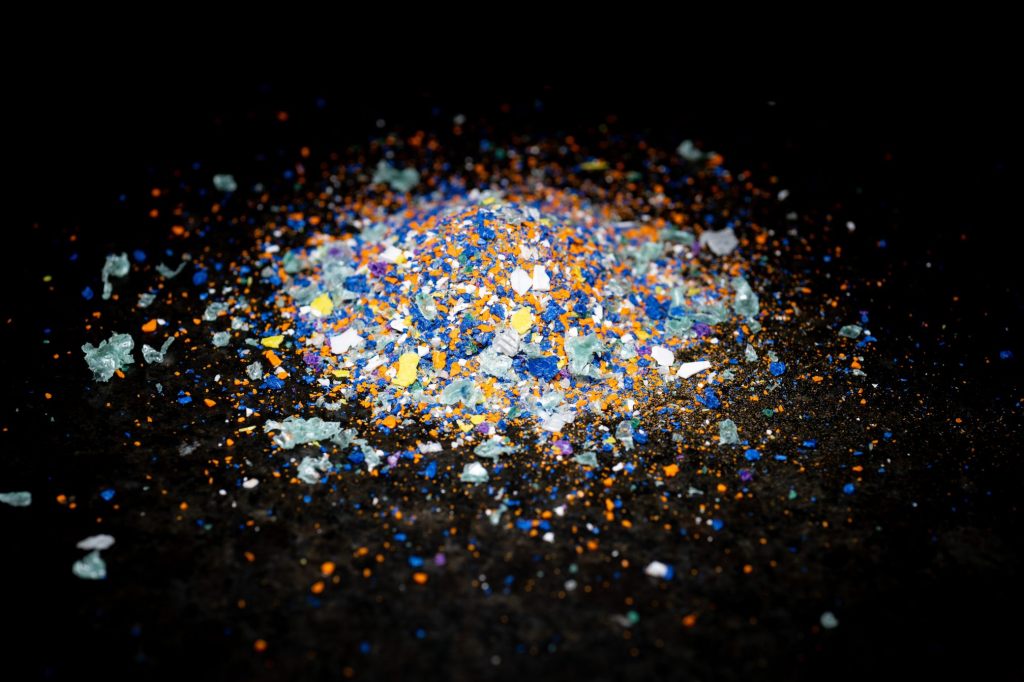 Menschen atmen deutlich mehr Mikroplastik ein als bisher angenommen