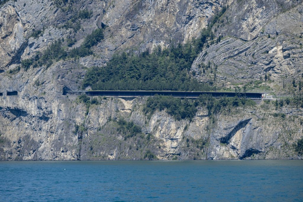 Axenstrasse öffnet nach mehrtägiger Sperrung wieder