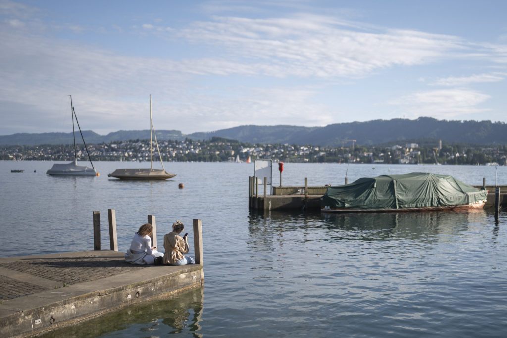 Mann stürzt von Boot in den Zürichsee und ertrinkt