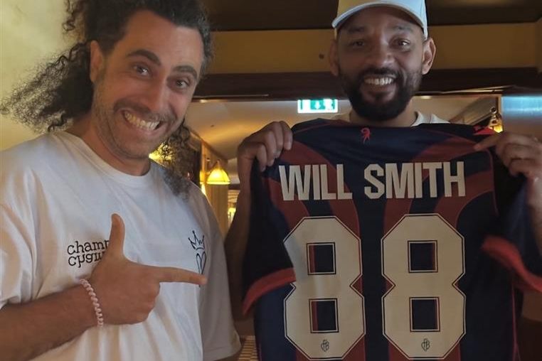 Will Smith besitzt jetzt zwei FCB-Trikots – das steckt dahinter