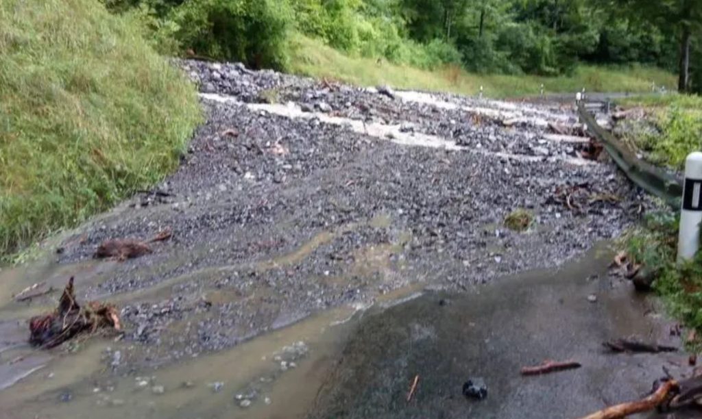160 Meldungen nach heftigem Gewitter im Aargau &#8211; auch Lage im Glarus bleibt angespannt