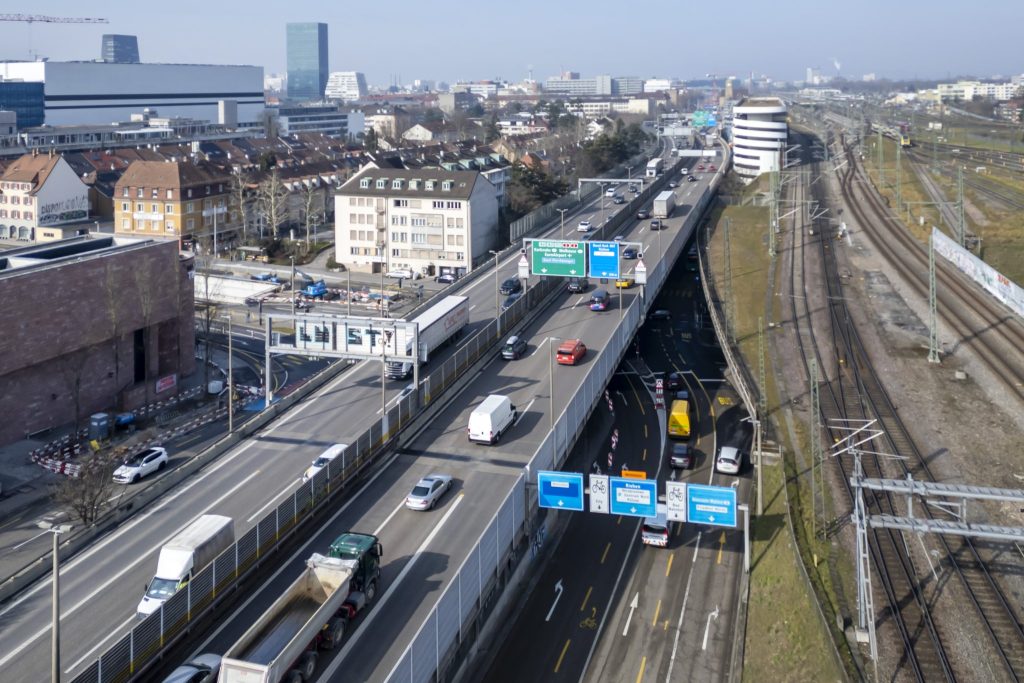 Sperrung der Autobahn blockiert Verkehr
