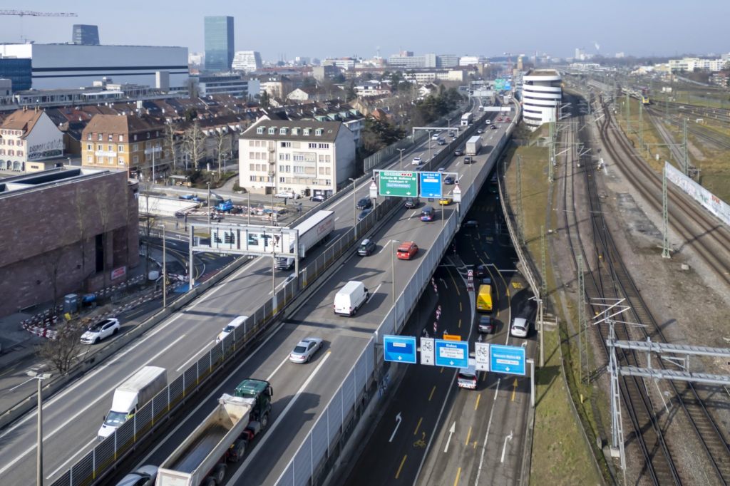 Sperrung der Autobahn blockiert Verkehr