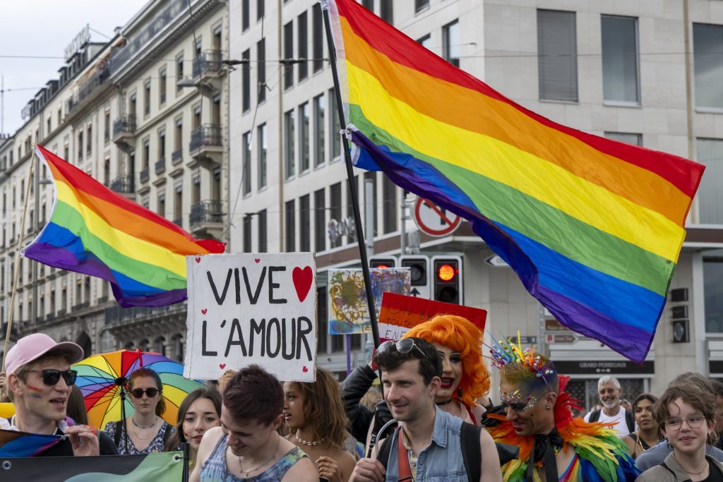 Schweizer Bevölkerung unterstützt Gleichstellung von LGBTQ-Personen