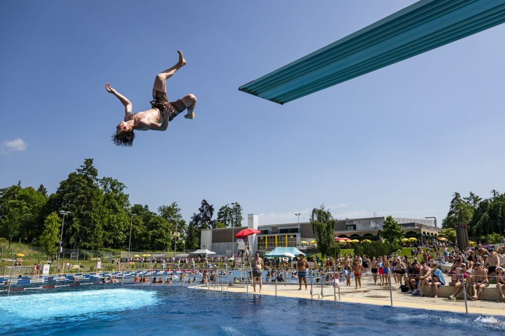 Bub nach tödlichem Schwimmbad-Unfall befragt